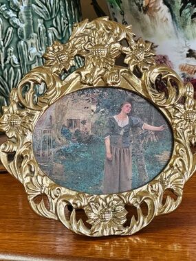 Vintage Brass Floral Oval Picture Frame | Ornate 1970s Photo, Hollywood Regency